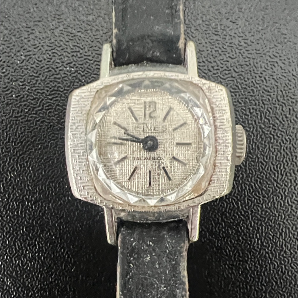 Elves 70’s French Vintage Ladies Watch.